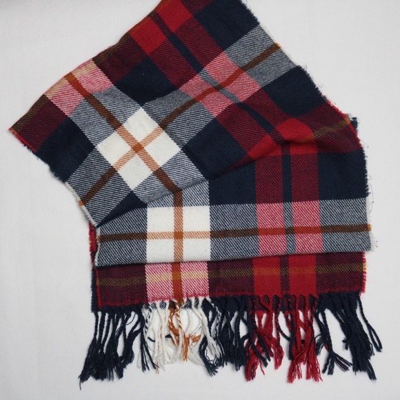 Old Navy Red Blue Plaid Tartan Winter Holiday Fringe Flannel Scarf One Size - Picture 3 of 4